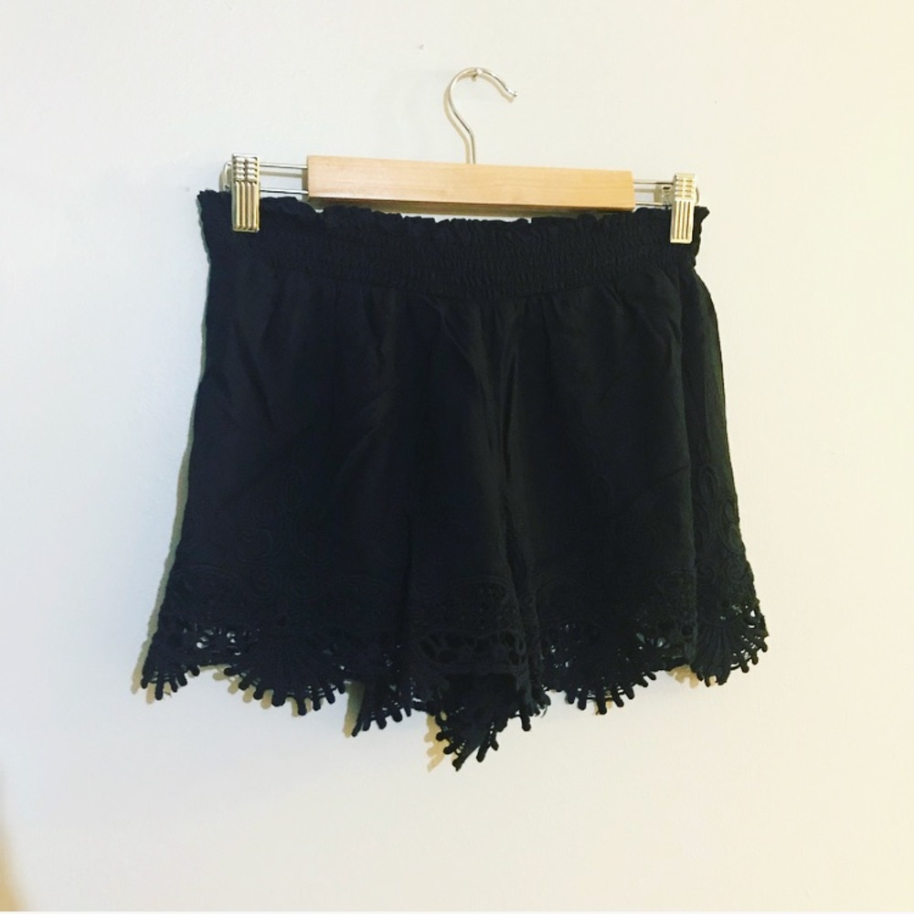 Kendall & Kylie Black Lace Crochet Shorts Small - Picture 2 of 6